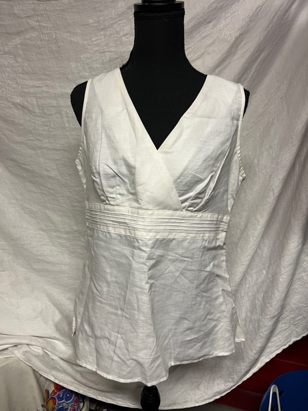 Geoffrey Beene White Sleeveless Peplum Top